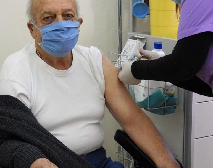 Ανοίγει η πλατφόρμα των ραντεβού για εμβολιασμό κατά της COVID-19 για τις ηλικίες 60-64