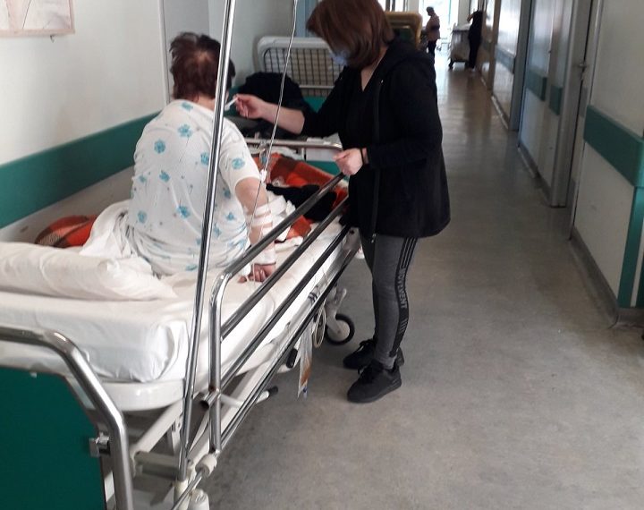 Αττική: Δραματική η κατάσταση στα νοσοκομεία – Γέμισαν οι ΜΕΘ – Βγάζουν ράντζα στους διαδρόμους