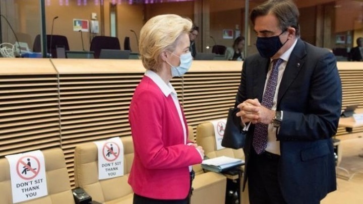 Άρθρο φον ντερ Λάιεν-Σχοινά για εμβολιασμούς: Η Ευρώπη ενωμένη απέναντι στον ιό