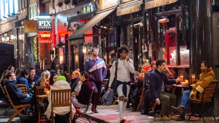 Lockdown: Εθελοντές για πιλοτικές εκδηλώσεις στο Ηνωμένο Βασίλειο