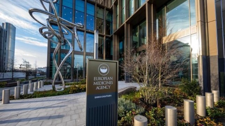 Σοβαρές αλλεργίες θα πρέπει να προστεθούν στις ενδεχόμενες παρενέργειες του εμβολίου της AstraZeneca