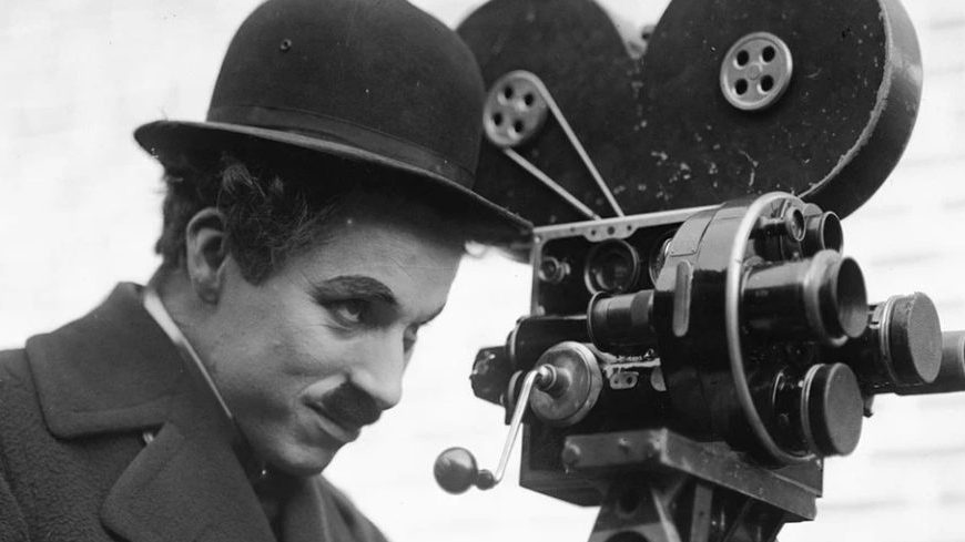 Τσάρλι Τσάπλιν: Το έργο, η ζωή και τα μηνύματα της θλιμμένης ματιάς του