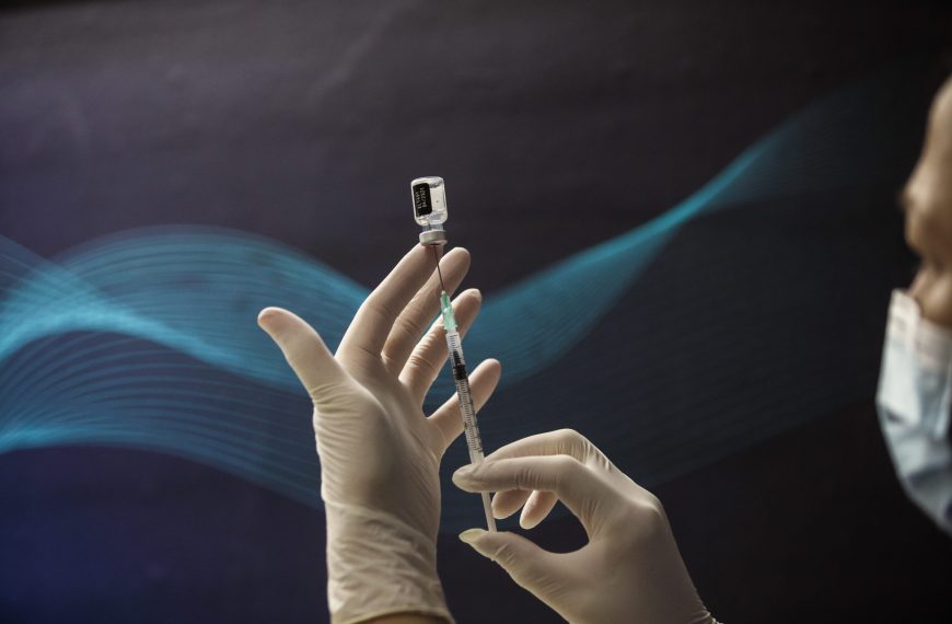 Τρεις αλήθειες για τους εμβολιασμένους και τους ανεμβολίαστους