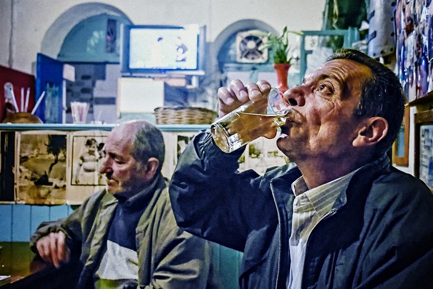 Το καφενείο του Μουγγού και οι πράσινοι μνηστήρες…