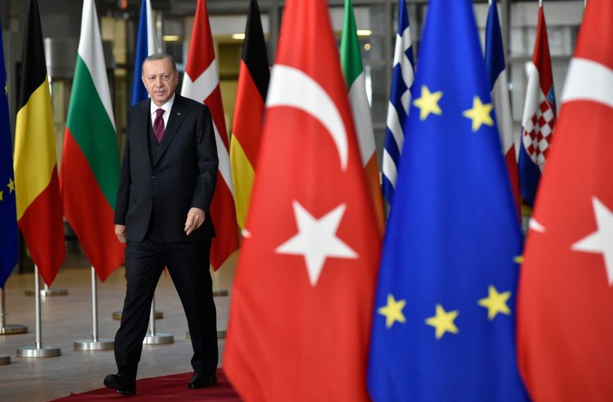 Νέο γεωπολιτικό τοπίο γύρω από τον Ερντογάν: Η στροφή Μακρόν,η Μέρκελ,η Καμπούλ&hellip;