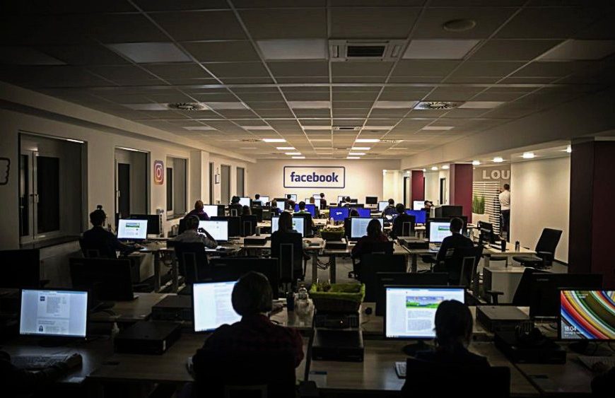 Facebook: Αναζητώντας τους “εγκεφάλους” πίσω από τα “πογκρόμ” λογοκρισίας