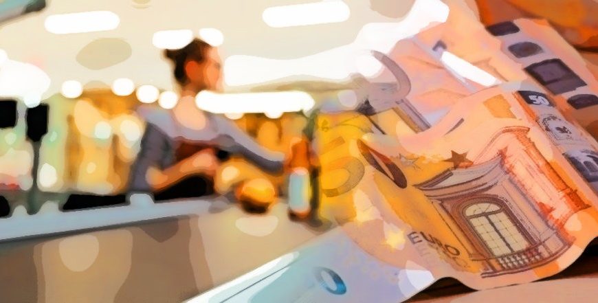 “Τσουνάμι” ακρίβειας και ανατιμήσεων πνίγει τους καταναλωτές