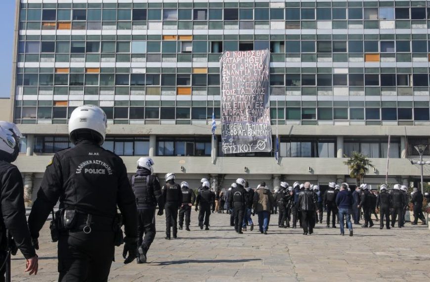 Μηταράκης: Καταργείται η ΟΠΠΙ – Έρχονται έφιπποι αστυνόμοι σε τουριστικά μέρη