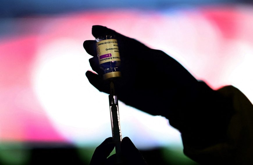 Σύζυγος της 44χρονης που πέθανε από το AstraZeneca: Τώρα εγώ πώς να&hellip;