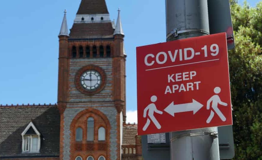 Έκρηξη κρουσμάτων στη Βρετανία με 8 στους 10 να έχουν εμβολιαστεί