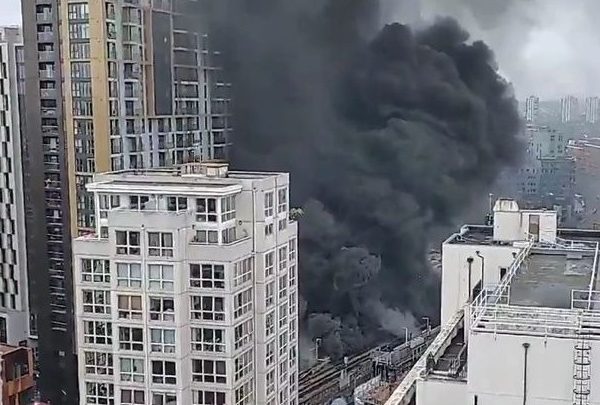 Βρετανία: Μεγάλη φωτιά σε εξέλιξη στο νότιο Λονδίνο