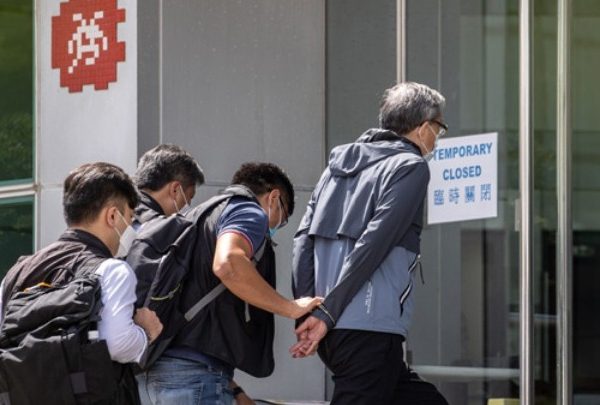 Χονγκ Κονγκ: Εκατοντάδες αστυνομικοί σε επιχείρηση σύλληψης δημοσιογράφων