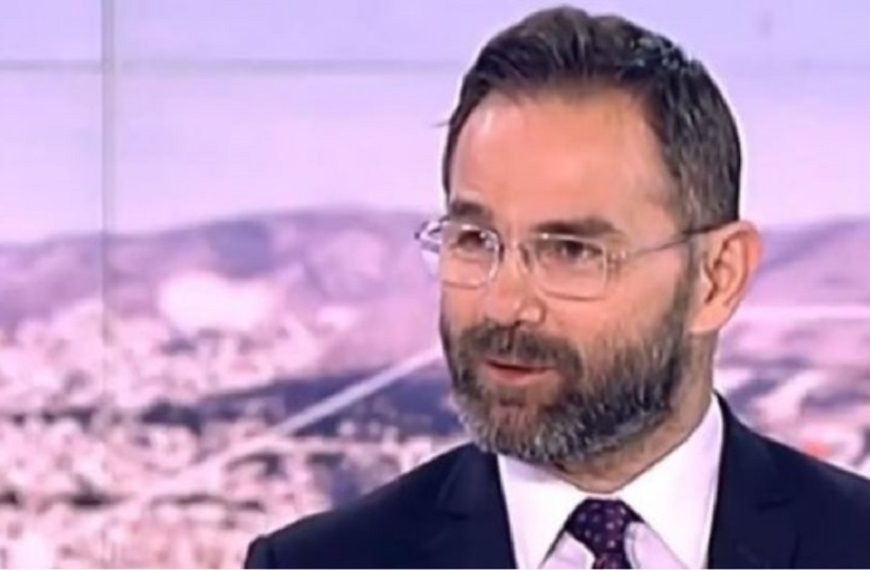 Παρέμβαση Ρουβίκωνα έξω από το σπίτι του Μπαλάσκα