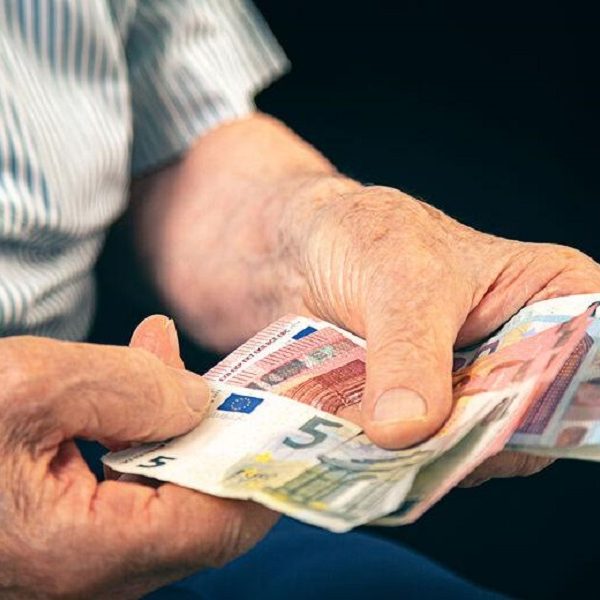 ΕΛΣΤΑΤ: Με δανεικά βγάζει τον μήνα 1 στα 2 νοικοκυριά