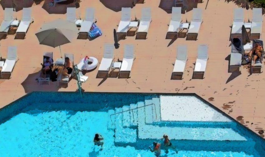 Διπλό σήμα κινδύνου από εμπόριο και τουρισμό