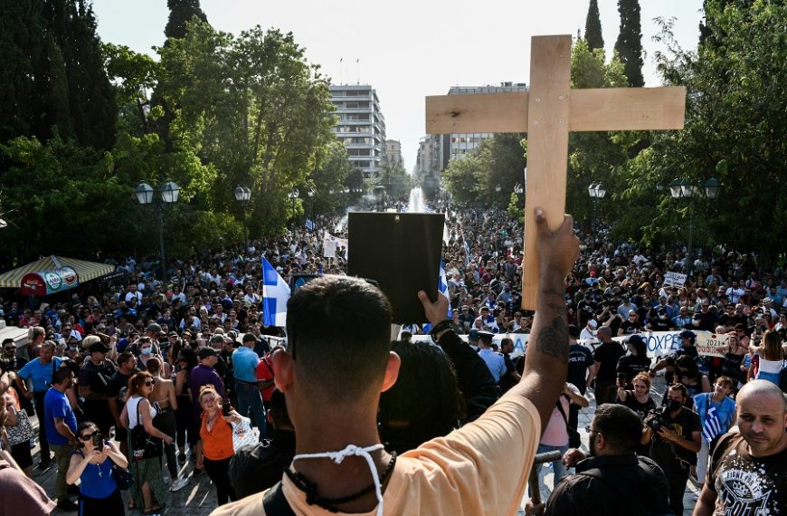 Υποχρεωτικότητα, καθολικότητα, (αν)αποτελεσματικότητα: Ο ανορθολογισμός επελαύνει…