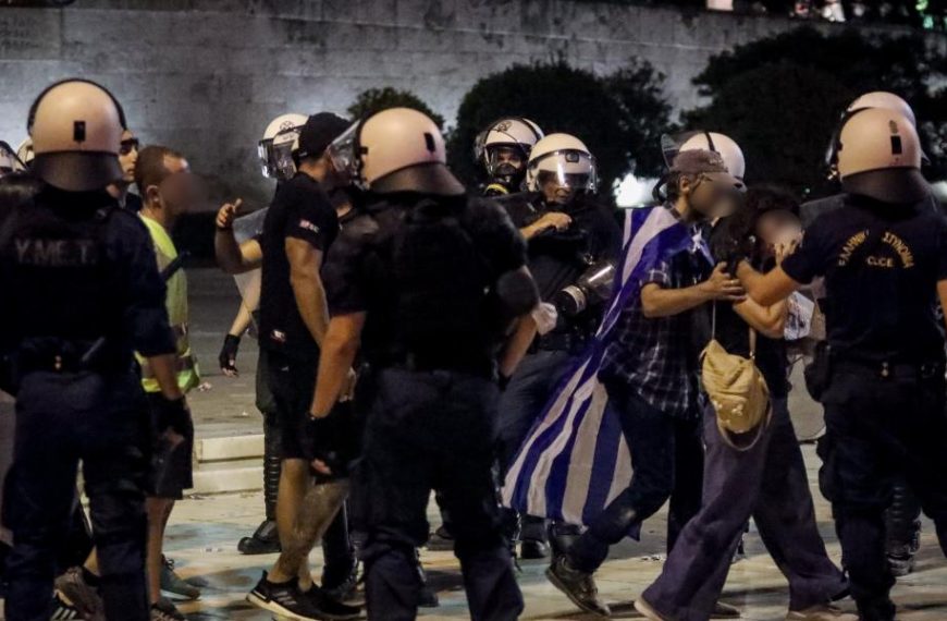 Η “γεωγραφία” της ακροδεξιάς του αντιεμβολιασμού/ Οι ομάδες, τα κόμματα, τα πρόσωπα