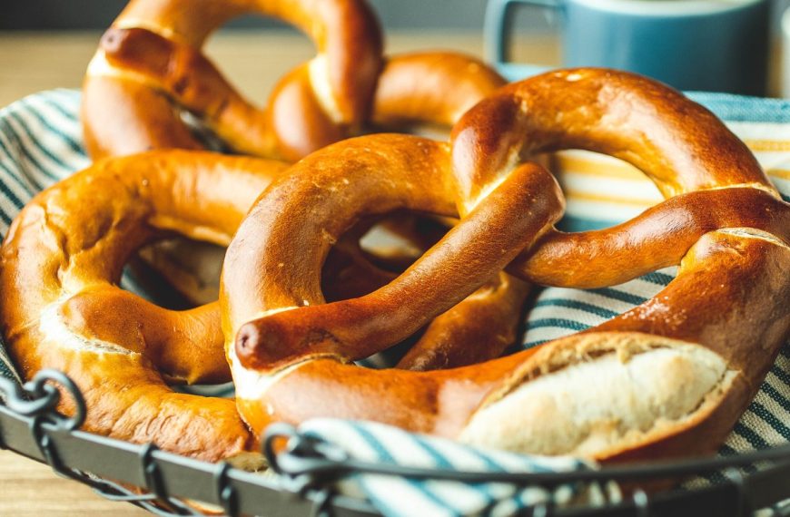 Μισθοί Ελλάδας και… κουλούρια Λετονίας