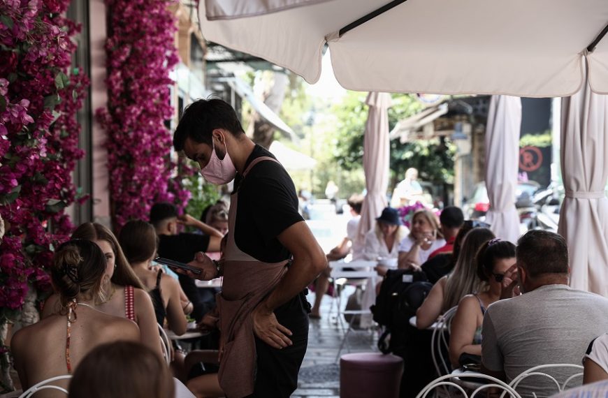 Με “κομμένη την ανάσα” περιμένουν τα νέα μέτρα λιανεμπόριο και εστίαση