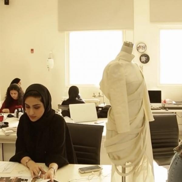 Farida Khelfa: Tαινία-ύμνος στις γυναίκες της Μέσης Ανατολής