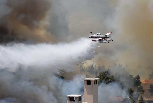 Πυρκαγιά στη Σταμάτα Αττικής – Ενισχύονται οι πυροσβεστικές δυνάμεις
