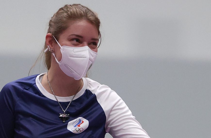 Fan του The Witcher κέρδισε το χρυσό στην σκοποβολή φορώντας το γνωστό&hellip;