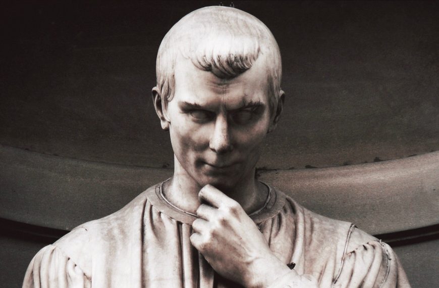 Ο λαός κρίνει, δεν συγκρίνει τις κυβερνήσεις