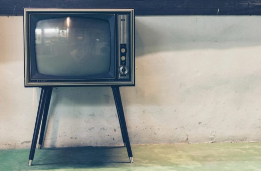 Η Τηλεόραση γέρασε – Εκλεισε τα 90 της χρόνια