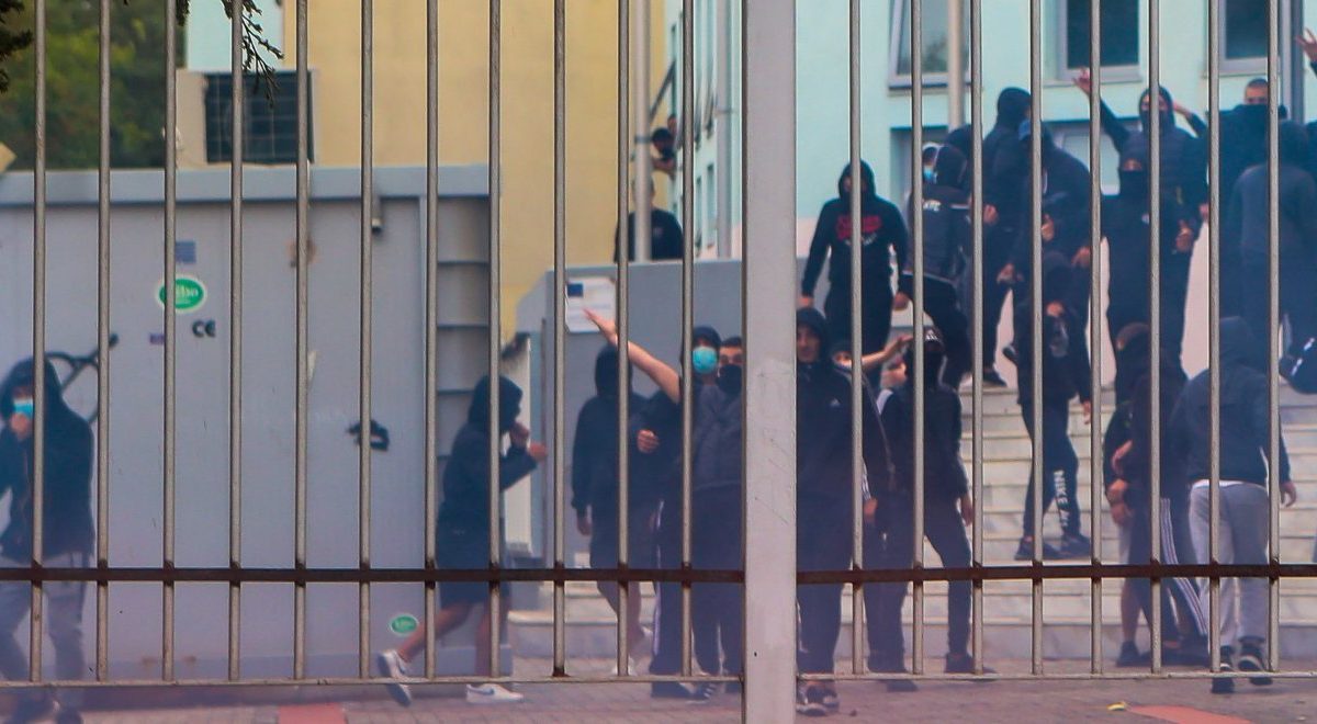 Νέες μυρωδιές σαπίλας…