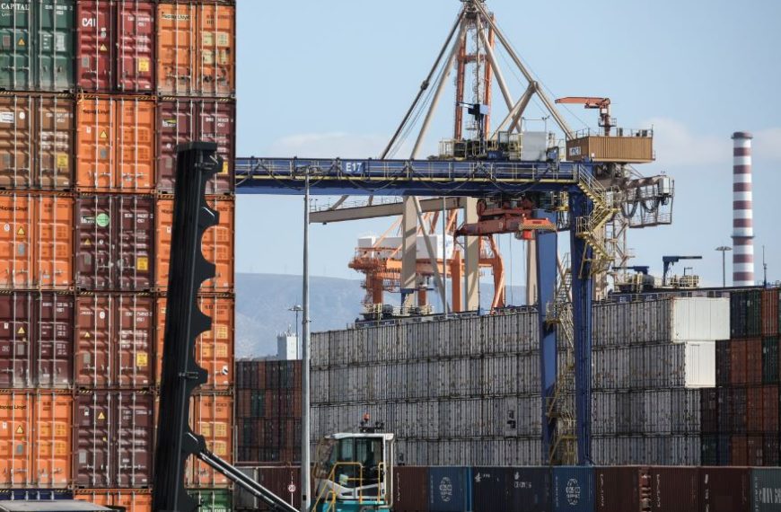 DW: Σχεδιάζεται γερμανοκινεζική επένδυση στον Πειραιά;