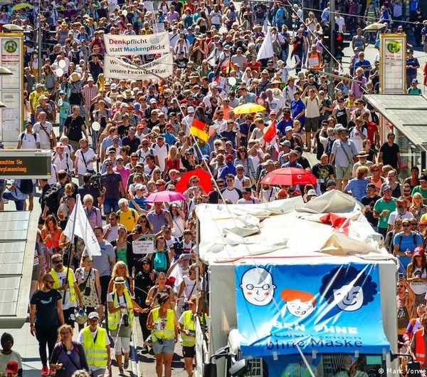 FAZ: Πειθώ και υποχρεωτικότητα για τον εμβολιασμό- Πως αμύνονται οι&hellip;