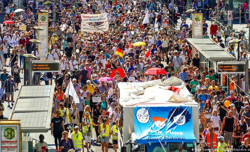 FAZ: Πειθώ και υποχρεωτικότητα για τον εμβολιασμό- Πως&hellip;