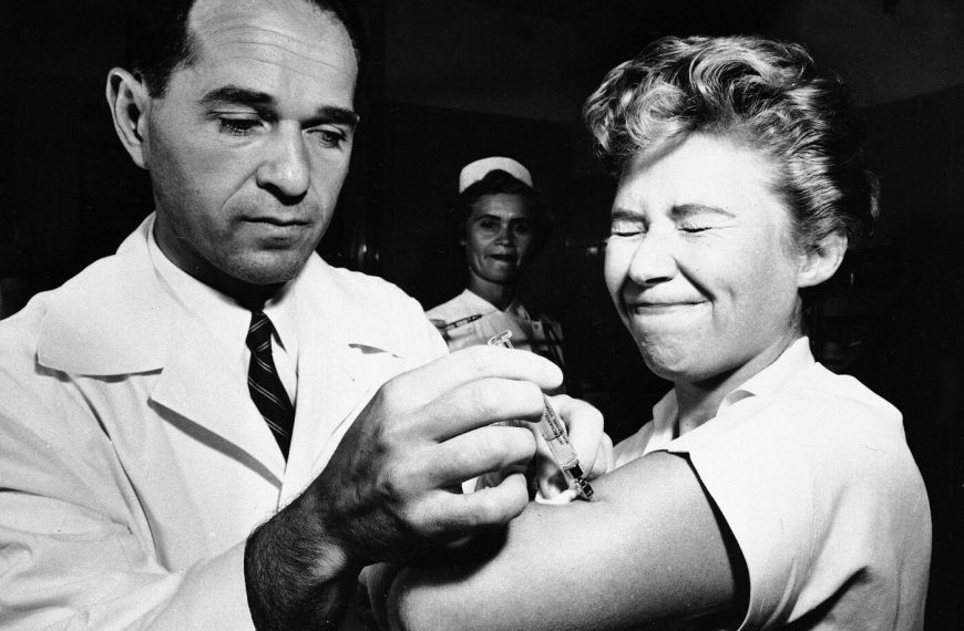 Αντιεμβολιαστές και ανεμβολίαστοι/ Ο φόβος του πολιτικού κόστους