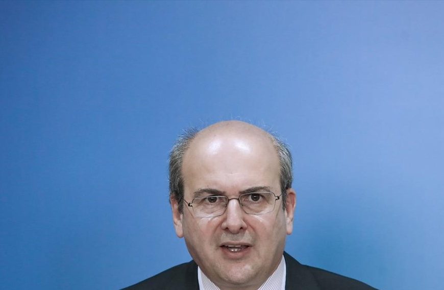 Χατζηδάκης: “Τα 2/3 των συνταξιούχων θα ωφεληθούν από τις αυξήσεις”