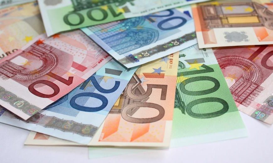 Reuters: Η Αθήνα αποπληρώνει πρόωρα δάνεια 5,3 δισ. ευρώ σε χώρες της Ευρωζώνης