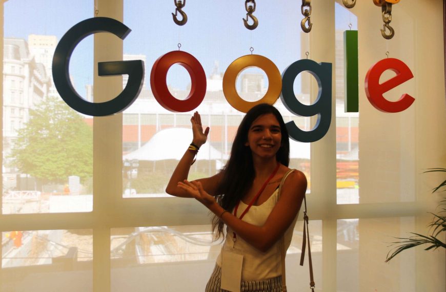 Η Διάνα των Ρομπότ στον θαυμαστό κόσμο του ΣΥΡΙΖΑ