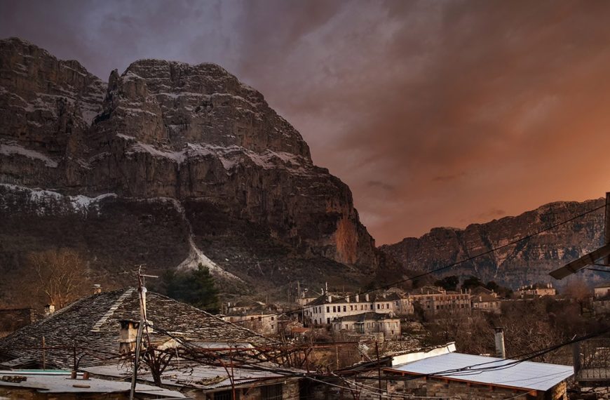 Απ’ το Ζαγόρι στο πέμπτο κύμα, μια ανάσα δρόμος