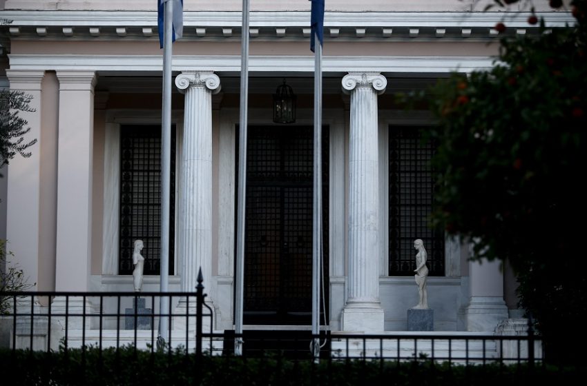 Έκθεση-καταπέλτης: «Σε ολισθηρό δρόμο η Δημοκρατία στην Ελλάδα»