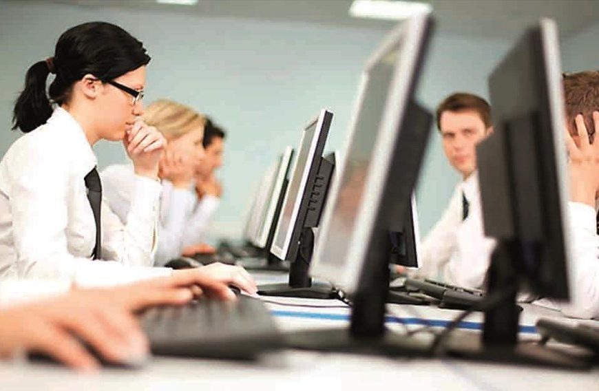 FT: Γιατί δουλεύουμε όλοι τόσο σκληρά; 