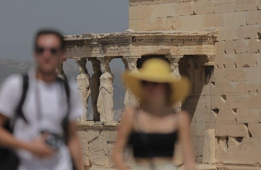 Τράπεζα της Ελλάδος: Άλμα 92,1% στις τουριστικές εισπράξεις στο οκτάμηνο