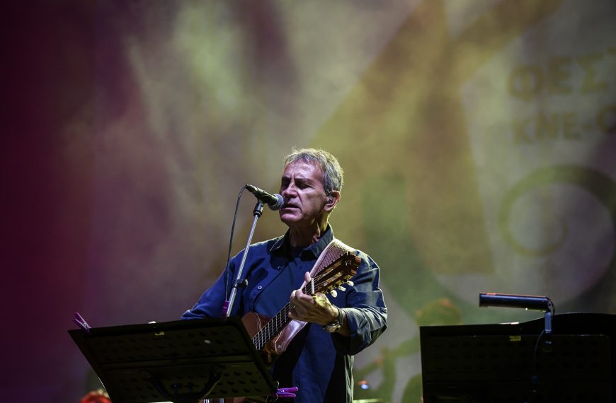 Έγκλημα στην Ουκρανία: Συμμετέχει και ο… Γιώργος Νταλάρας