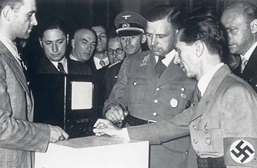 Ο νεομακαρθισμός, η λογοκρισία στο Internet και η «μύξα του Γκέμπελς»