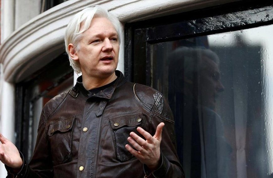 Ελεύθερος ο Τζούλιαν Ασάνζ