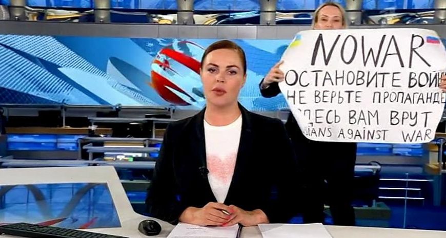 Αγνοείται η ρωσίδα δημοσιογράφος που διαμαρτυρήθηκε Live κατά του πολέμου