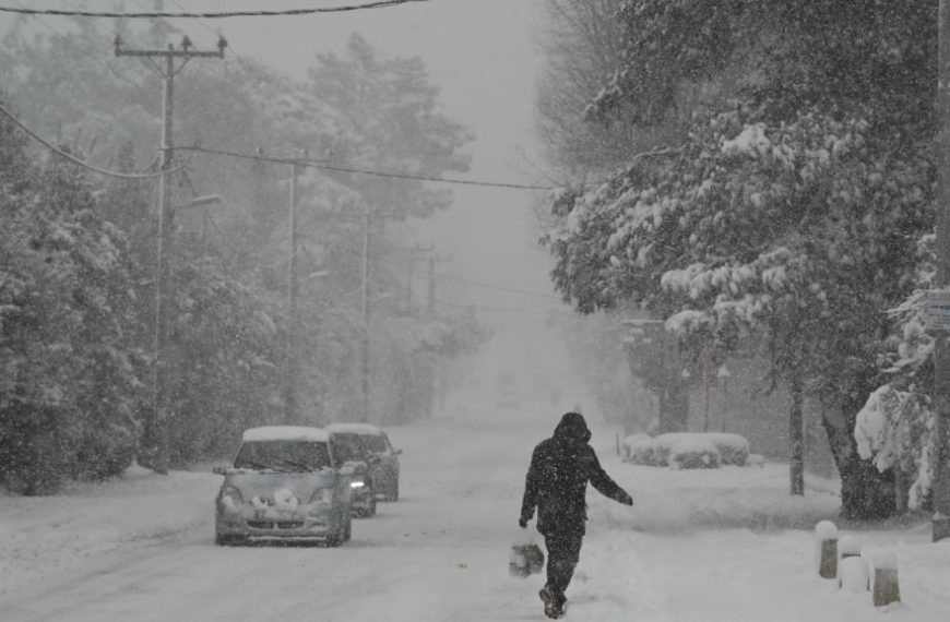 Καιρός: Πολικός αεροχείμαρρος θα φέρει χιόνια και τσουχτερό κρύο 