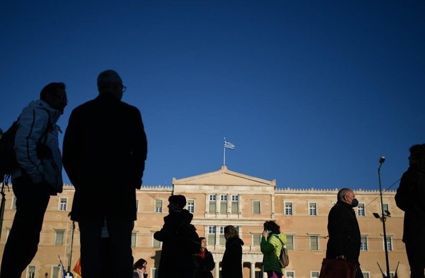 Focus-Bari: Μόνο ένας στους δέκα Έλληνες δηλώνει ευχαριστημένος από τη ζωή του στην Ελλάδα