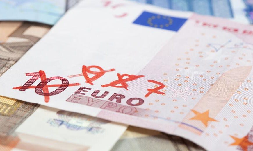 Συνεχίζει να μειώνεται ο πληθωρισμός αλλά τα νοικοκυριά όλο και κόβουν από&hellip;