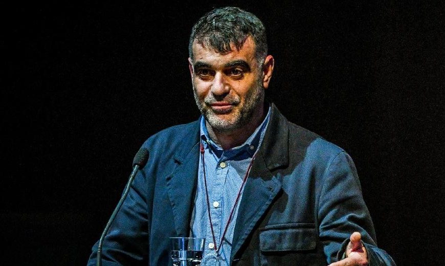 Δεν κλείνει το Documento