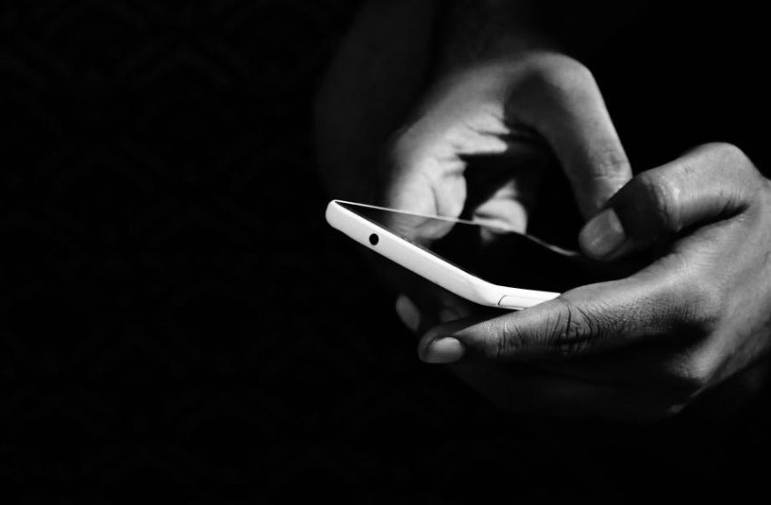 Reuters: Φόβοι για μπλακ άουτ στην κινητή τηλεφωνία το Χειμώνα