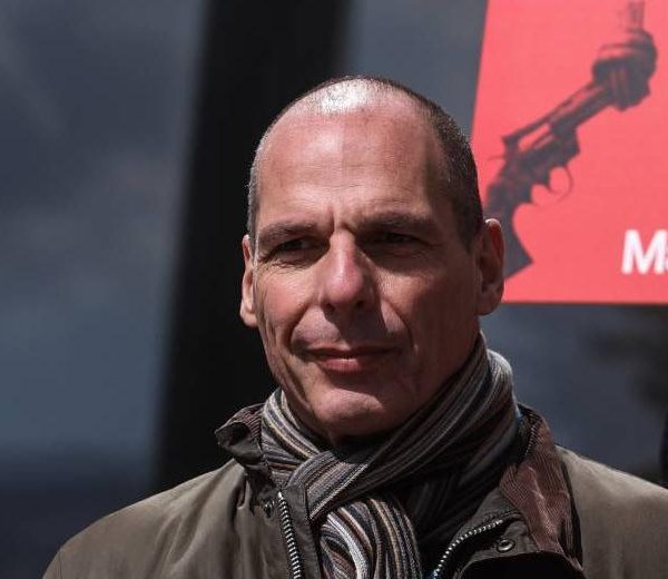 Βαρουφάκης: Κάλεσμα σύμπραξης σε ΣΥΡΙΖΑ-ΚΚΕ